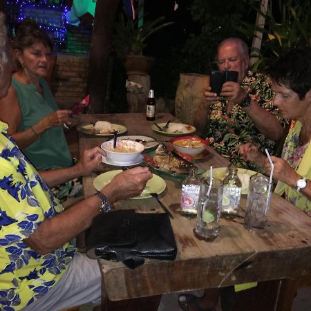 The Lazy Bar And Guesthouse Krabi Ngoại thất bức ảnh