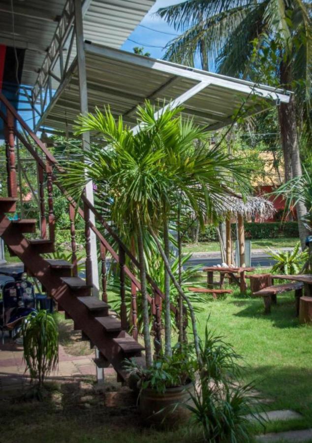 The Lazy Bar And Guesthouse Krabi Ngoại thất bức ảnh